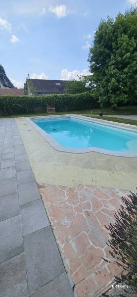 Moquette de pierre autour d'une piscine à Luxeuil Les Bains (Haute Saône)