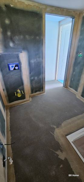 Béton ciré mural et sol salle de bain étanche à Dole