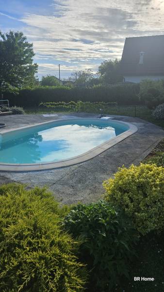 Moquette de pierre piscine et escalier à Etrabonne