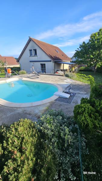 Moquette de pierre piscine et escalier à Etrabonne