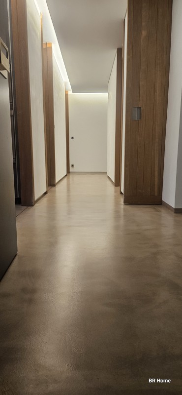 Revêtement de sol décoratif minéral en béton ciré taloché à Dijon en Côte d'Or- BR HOME