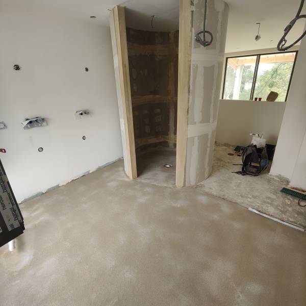 Adaptabilité du béton ciré: Salle de bain à Besançon