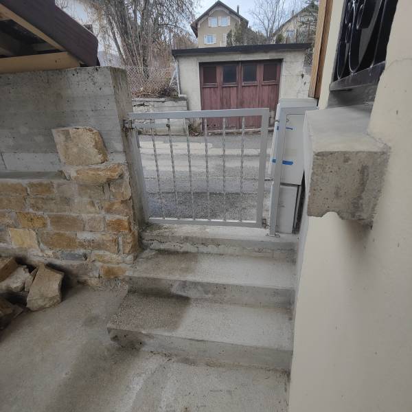 Moquette de pierre à Villers le Lac: terrasse et escalier