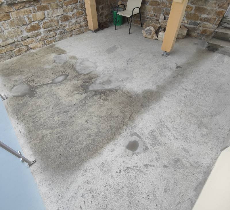 Moquette de pierre à Villers le Lac: terrasse et escalier