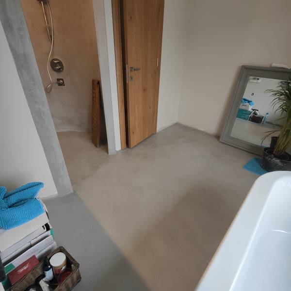 Adaptabilité du béton ciré: Salle de bain à Besançon
