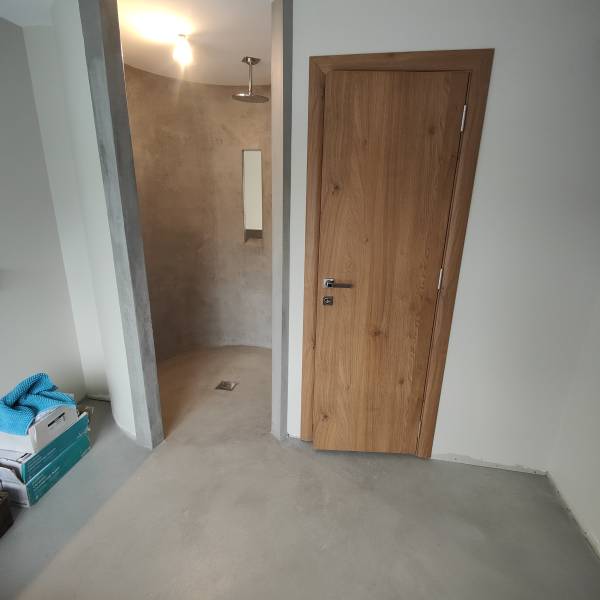 Adaptabilité du béton ciré: Salle de bain à Besançon