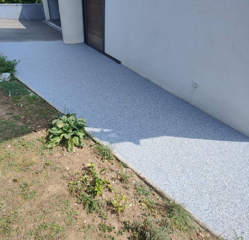 Revêtement en résine extérieur pour accès terrasse à Saint Vit entre Besançon et Dole- BR HOME