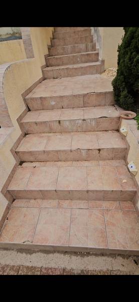 Rénovation d'un escalier extérieur en moquette de pierre à Auvillars sur Saône